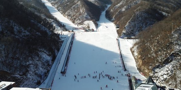 伏牛南三滑雪度假乐园-大众滑雪娱雪场