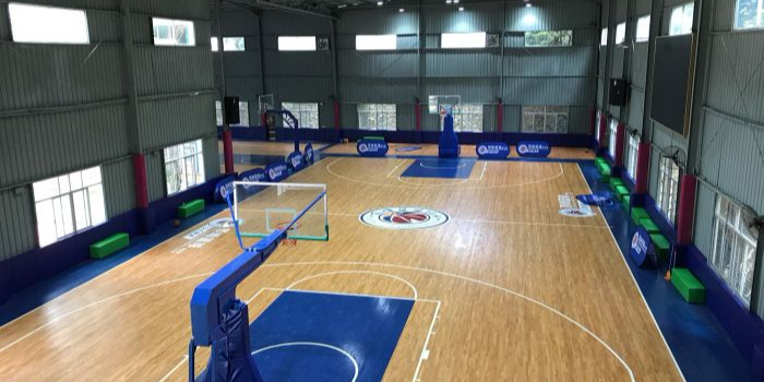 顶峰篮球俱乐部