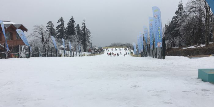 峨眉山景区区-滑雪场