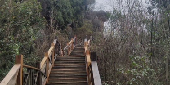鹰嘴岩木栈道