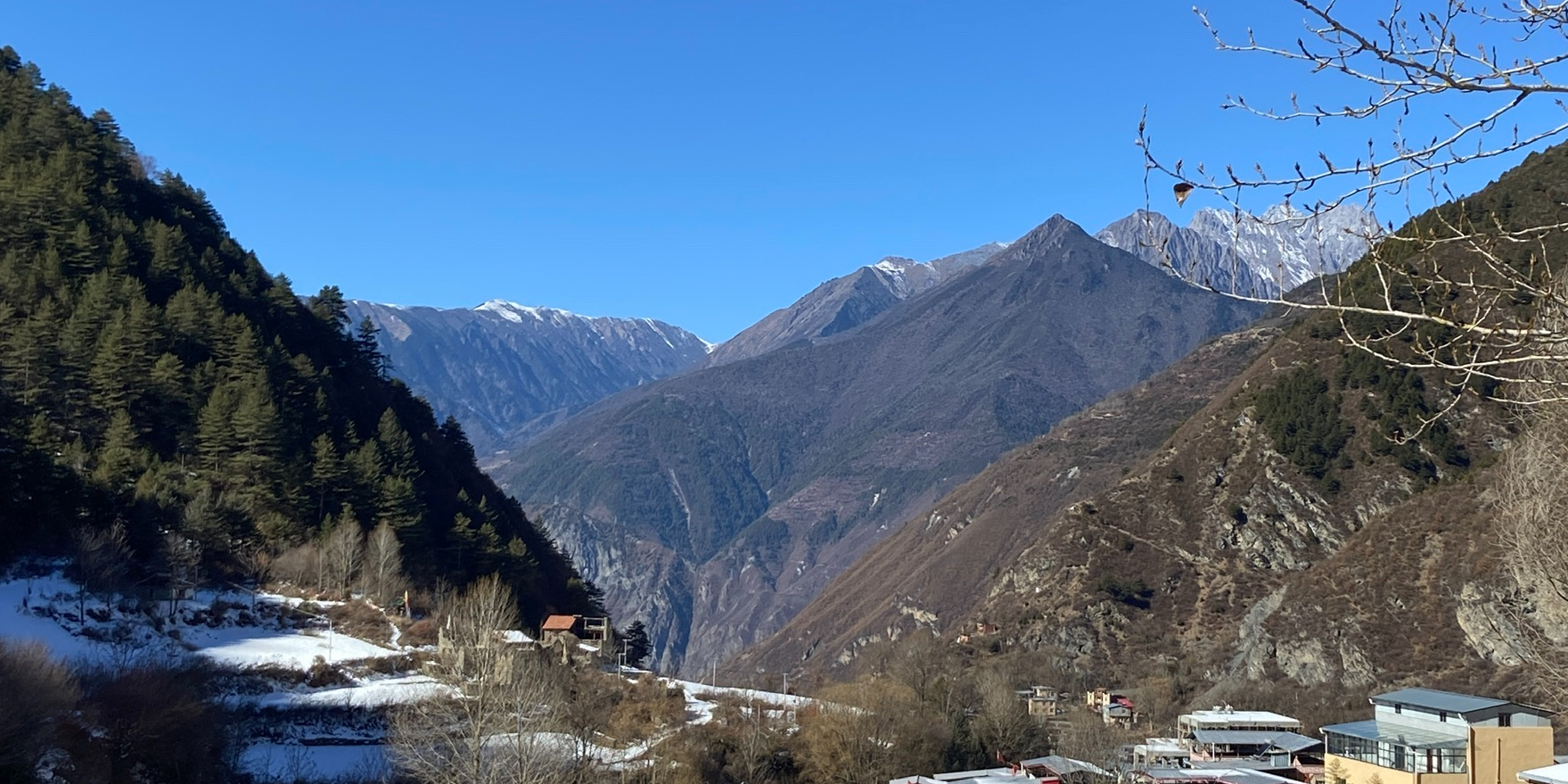 胆扎木沟红山旅游风景区