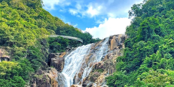 龙归寨瀑布旅游风景区