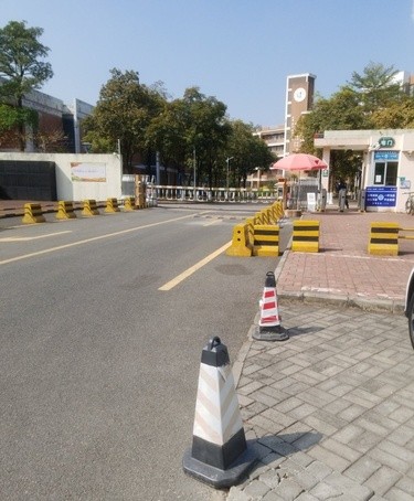 东莞中学松山湖学校-南门