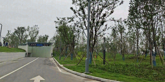 长治东站站前广场地下停车场-入口