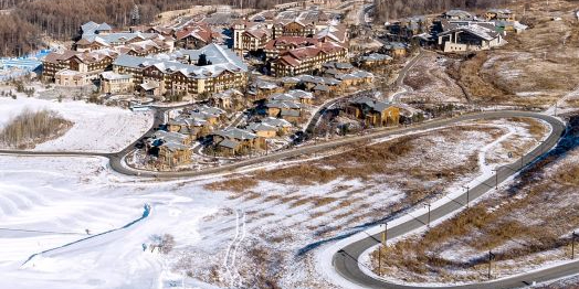 鲁能胜地山绿地滑雪场