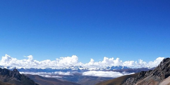 玉隆拉措山风景区