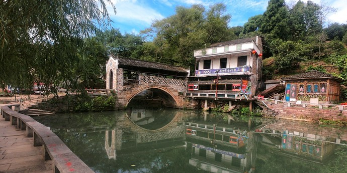 大汉皇族村景区