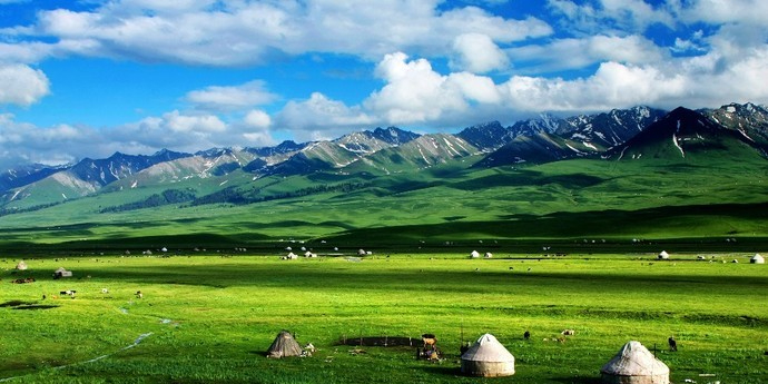 新疆维吾尔自治区伊犁哈萨克自治州新源县那拉提镇218国道