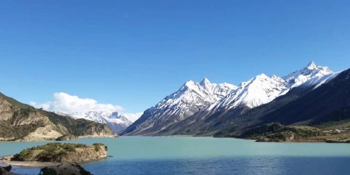 然乌湖雪山美景