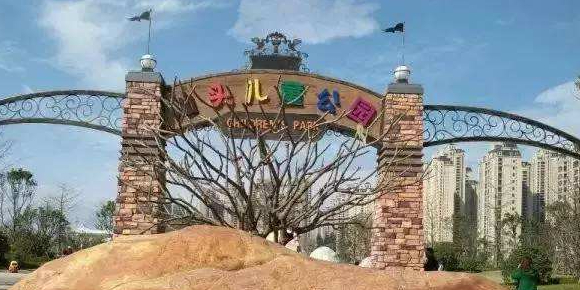 汕头星城湾欢乐世界地上停车场-入口