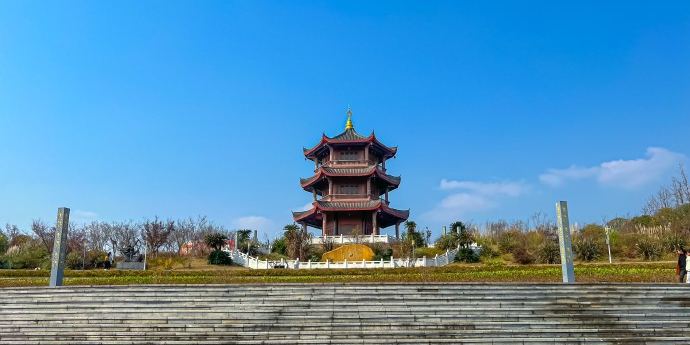 太阳湖滨河公园