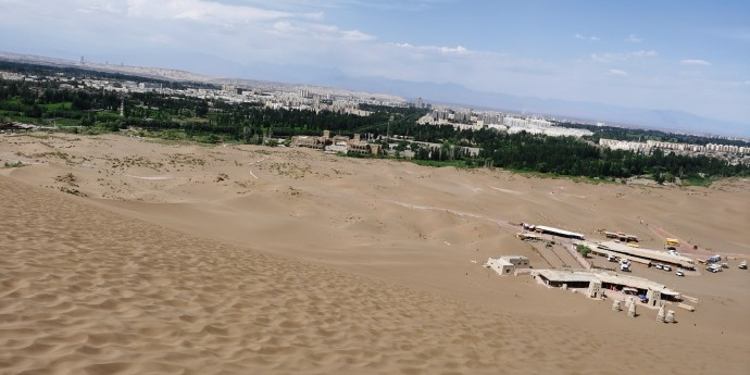 新疆库木塔格沙漠风景名胜区汽车露营地