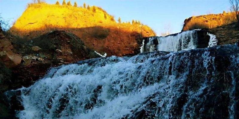 跌水崖山瀑