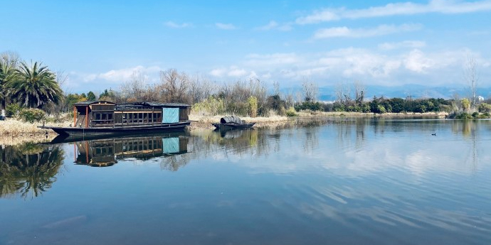 邛海泸山景区东北门地上停车场-出入口