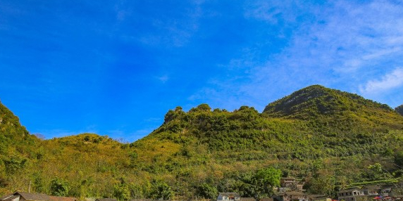 鱼补鲁天坑风景区