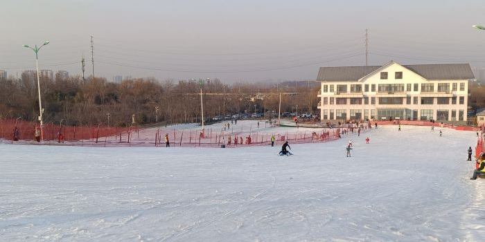 聊城南湖工园-滑雪场