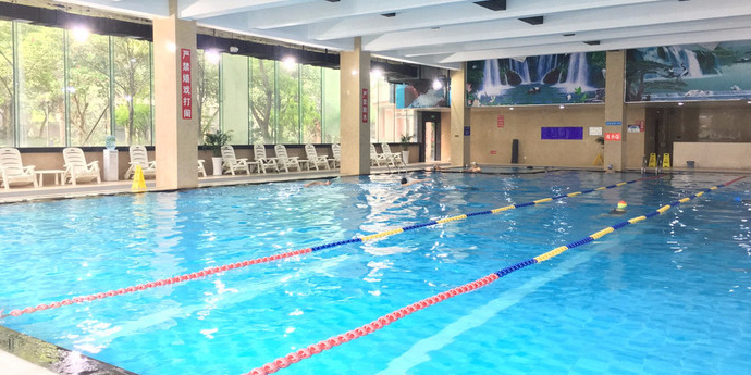 领峰恒温游泳馆