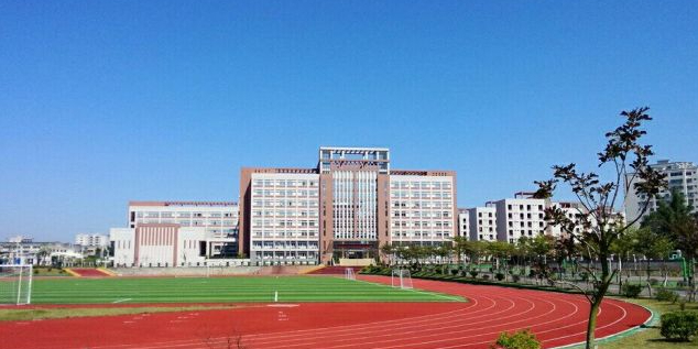 湛江市第四中学停车场-出入口