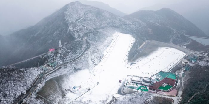 云上草原化雪场