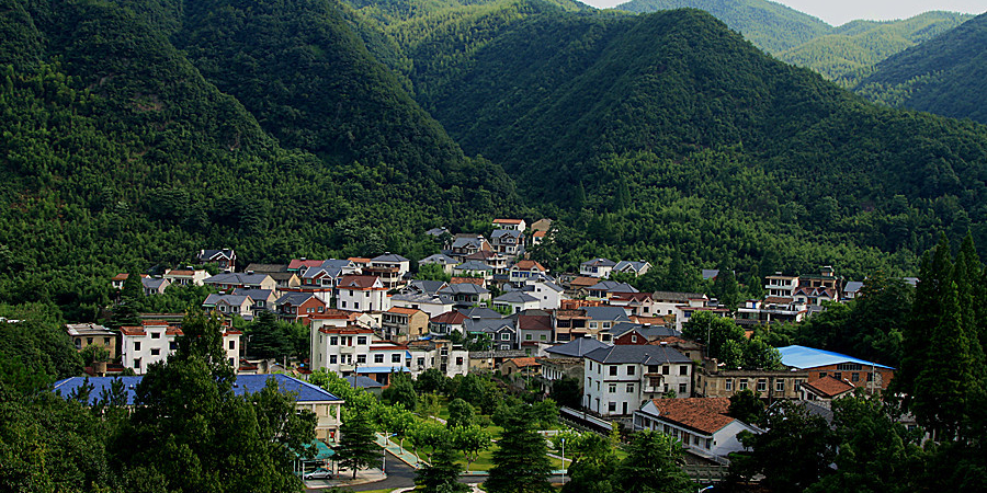 湖州市德清县莫干山国际旅游度假区内