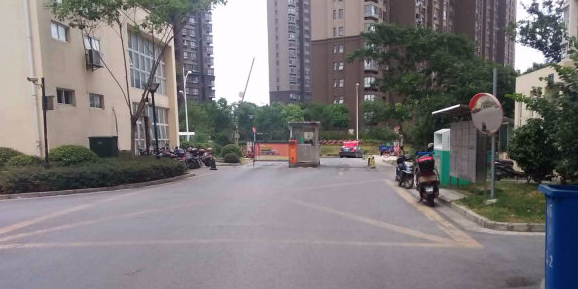 江苏省无锡市梁溪区通扬南路与新光路交叉路口往南约150米