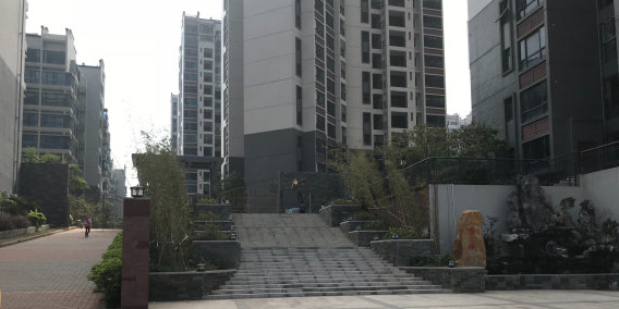 秋谷康城