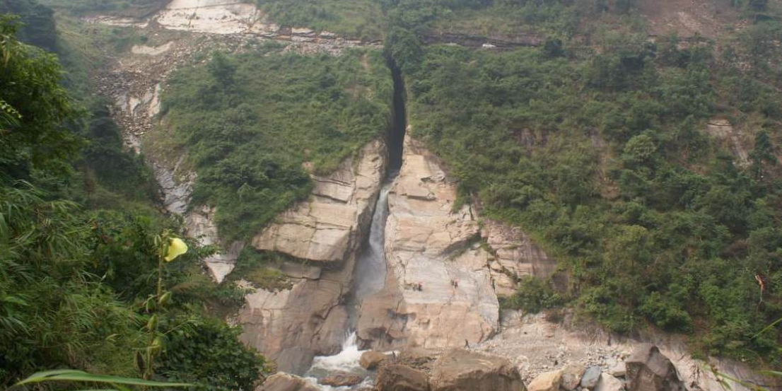 马鞍底乡天生桥景区