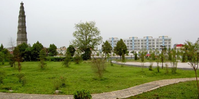 唐河县文峰广场