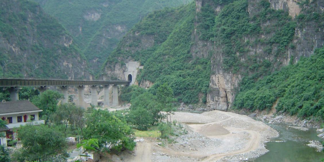 柞水峡谷漂流