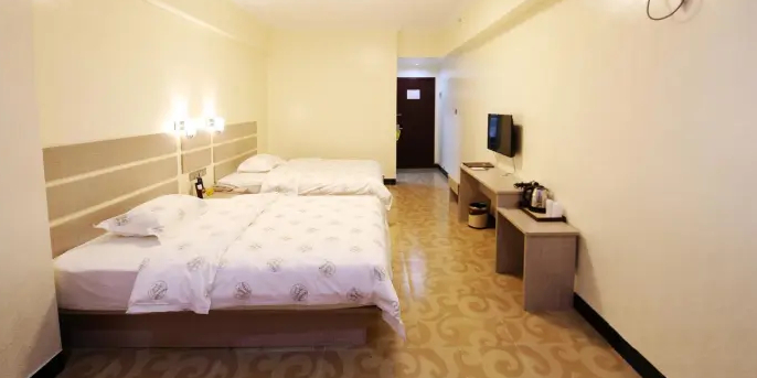 龙润轻奢酒店(友爱路秀厢地铁站店)