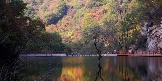 红崖湖景区