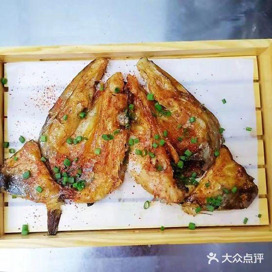 鸿运美食城音乐餐吧