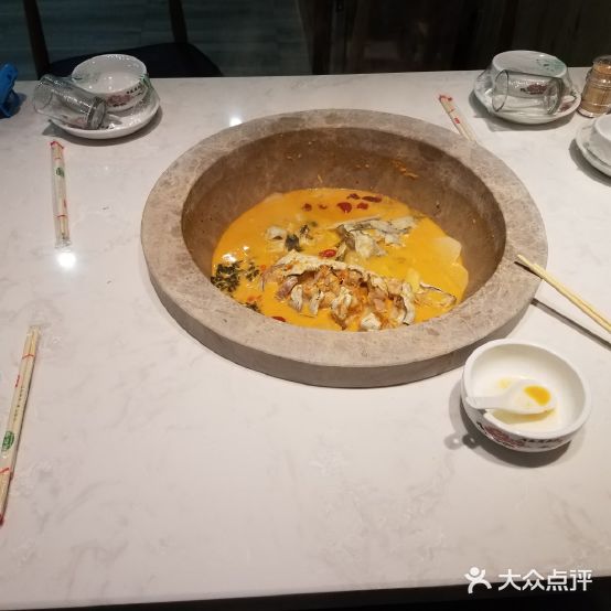 草帽汽锅鱼主题餐厅