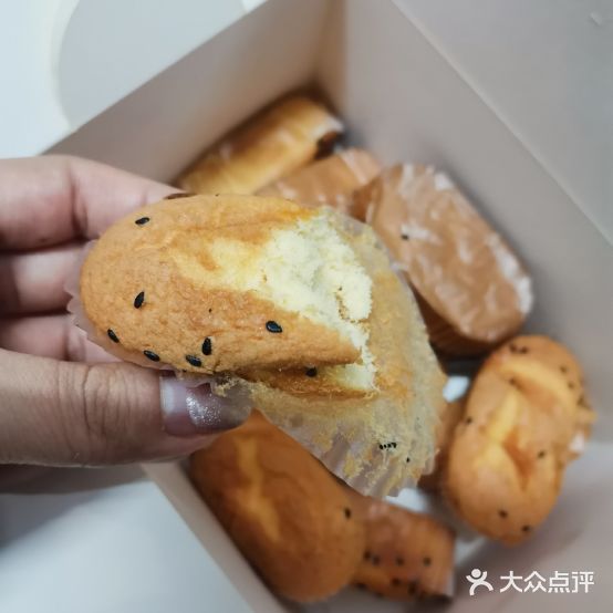 拔吃丝蛋糕(创荣商业广场店)