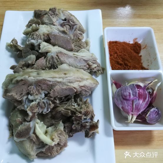 领头羊手抓美食街