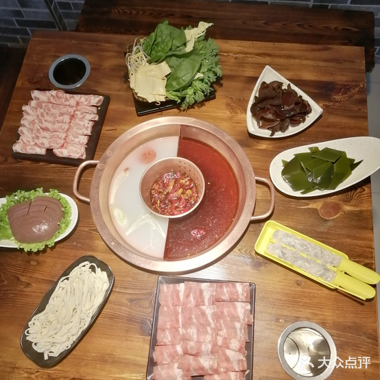 捞肉肉老火锅(上东盛景店)