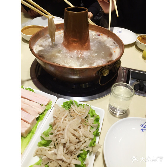 楼外楼大刀肉传统老锅居(日新路店)