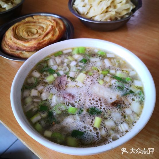 难关街口小碗牛肉汤(龙泰小区店)