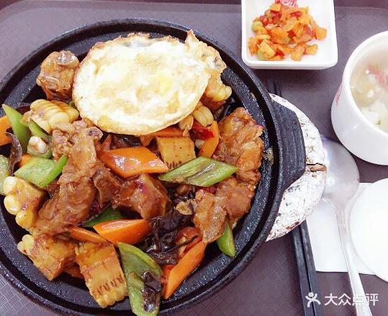 炉火阿昌牛肉煲仔饭(福地华府店)