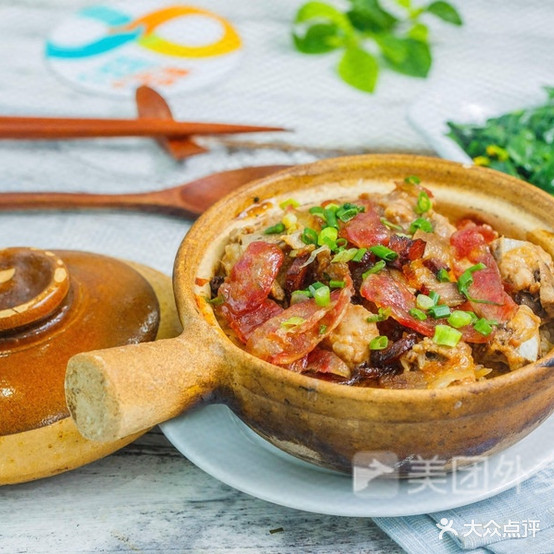 飘飘香美食煲仔饭(琼中店)