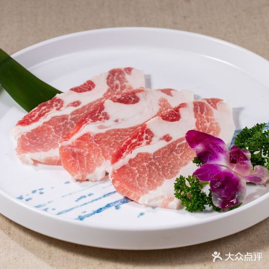 九碠韩国料理木炭靠肉(新港金融中心店)