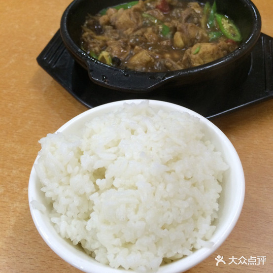 华宇香黄焖鸡米饭