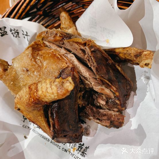 鼎原力量吊炉烧鸽主题西厅(临河街店)