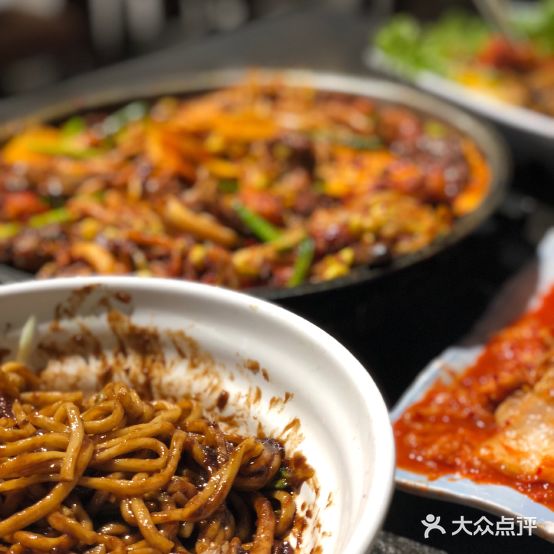 釜。山美食韩国炸酱面(吉大分店)