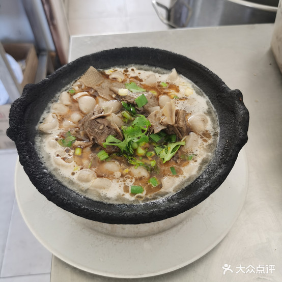 聚宝砂锅鸽子面。