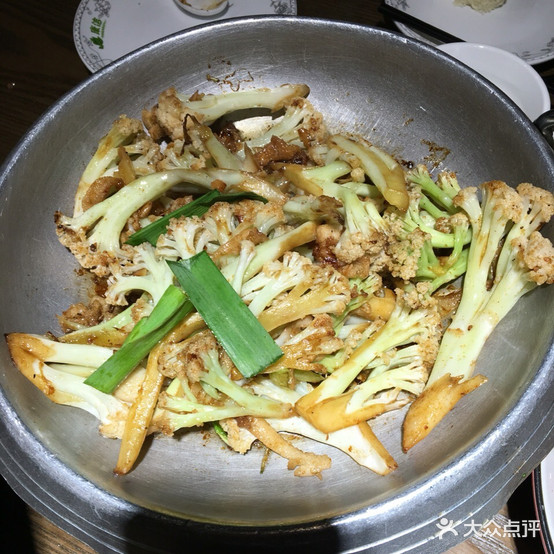 朋厨湖南土菜馆(赤壁高铁站店)