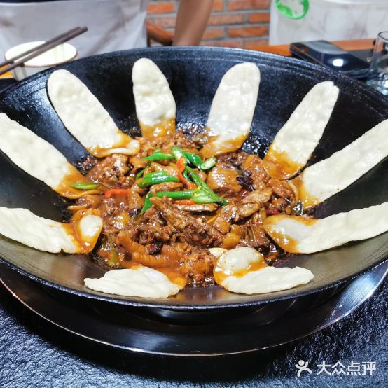 唐家牛杂馆·地锅鸡·小小龙(黄金广场店)