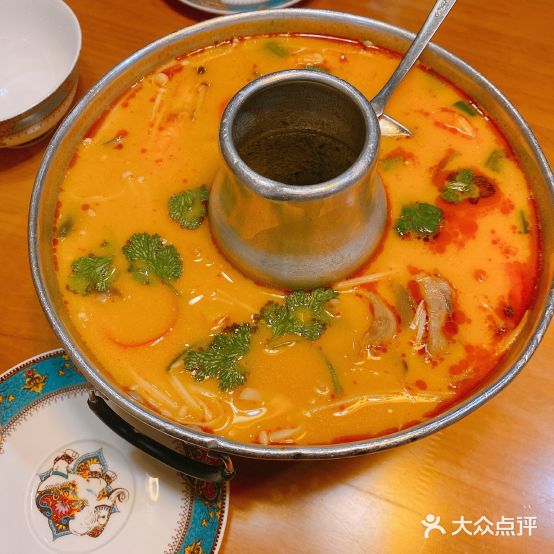 泰來东男亚美食餐吧