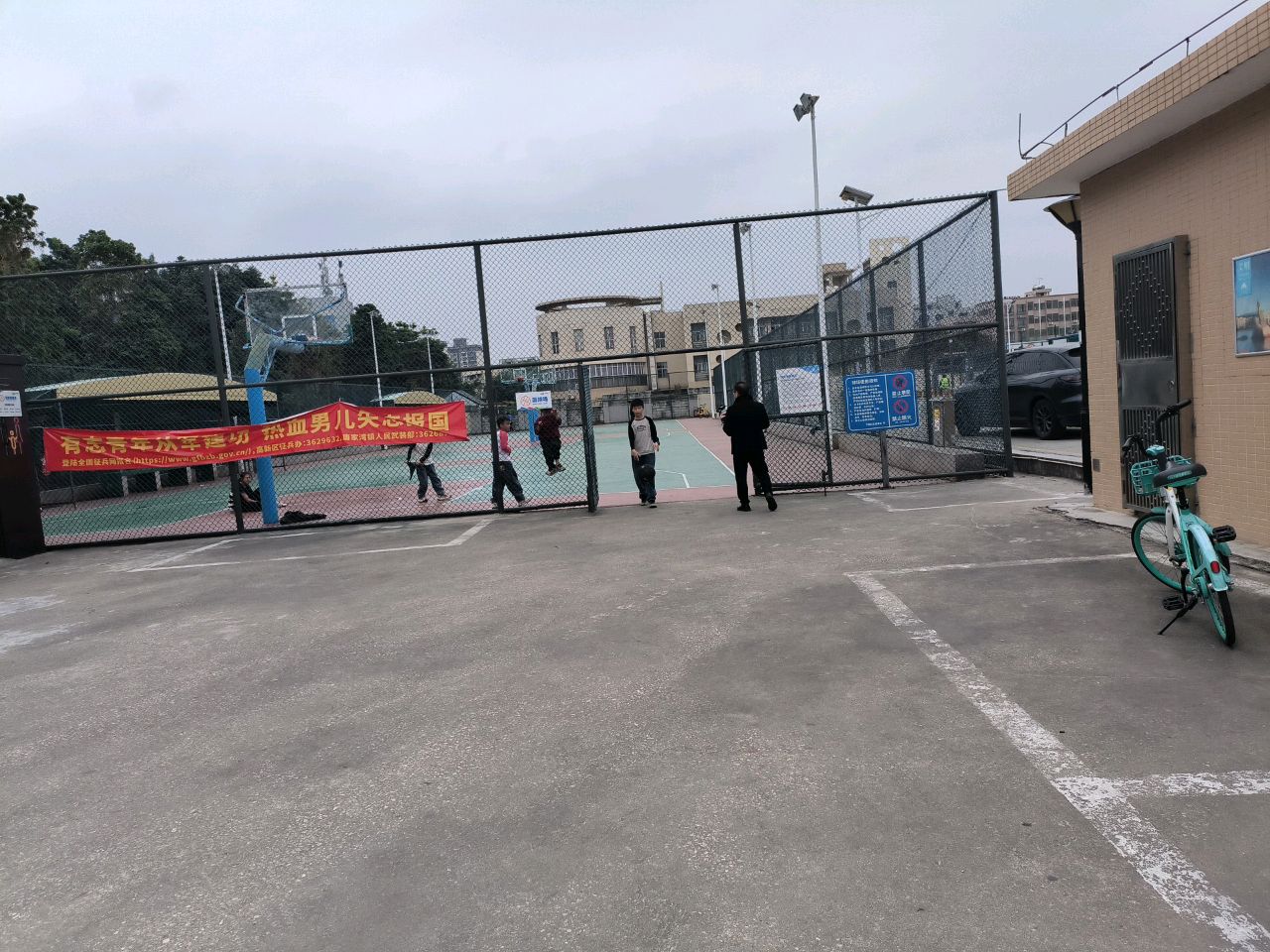 山头坊篮球场