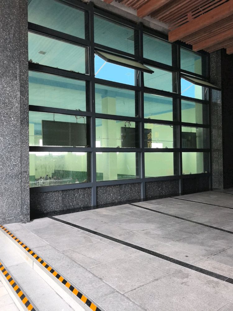 蓝郡广场羽毛球馆